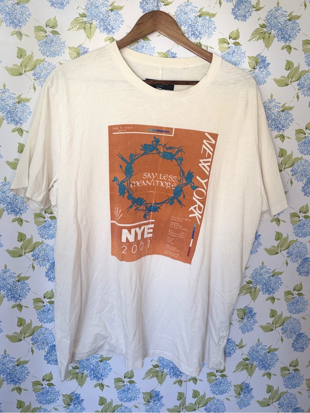 Classic Men's Crew Neck T-Shirt in Cream - Picture 3 of 5